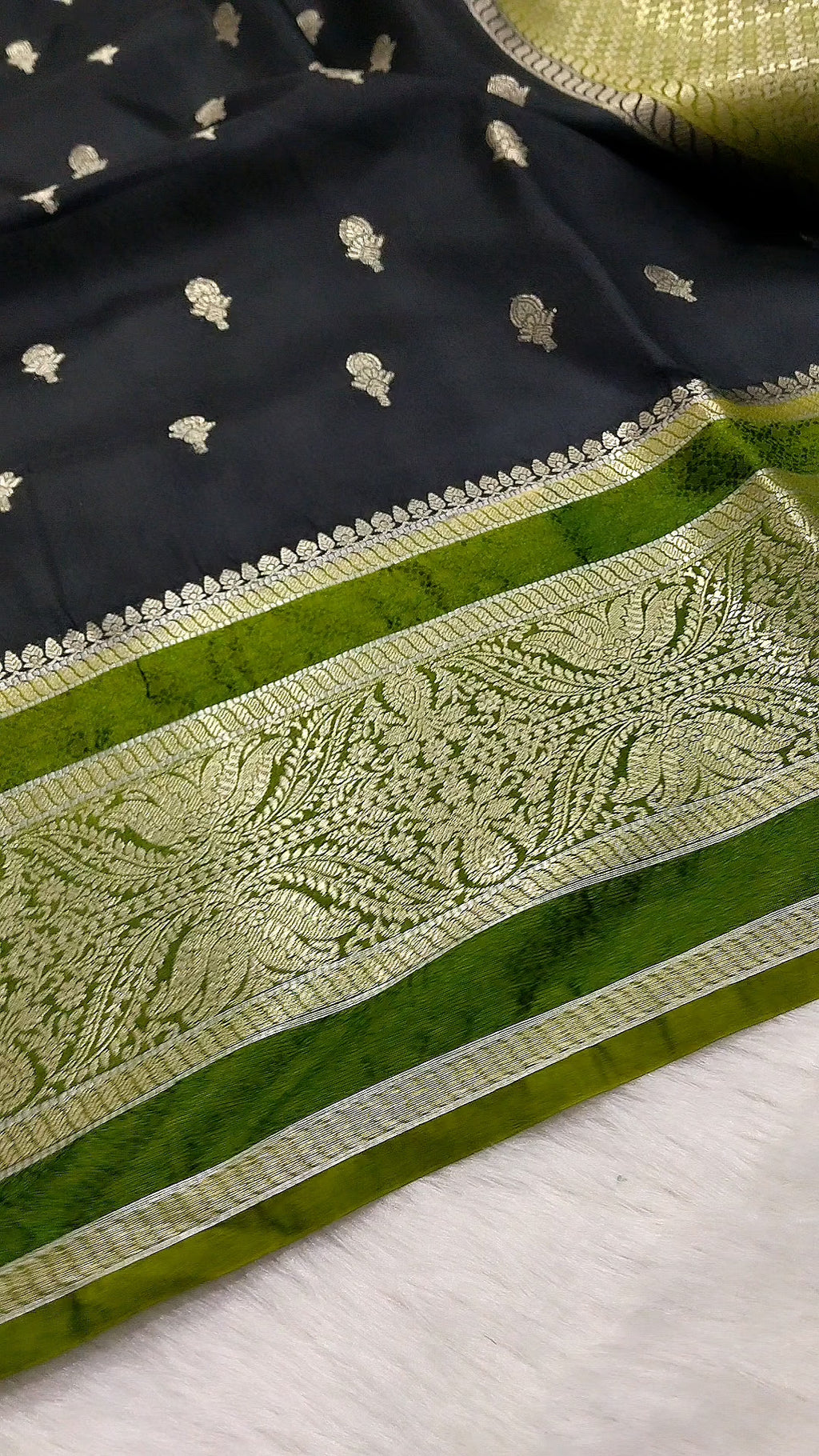Green And Black Banarasi Moonga Silk Saree