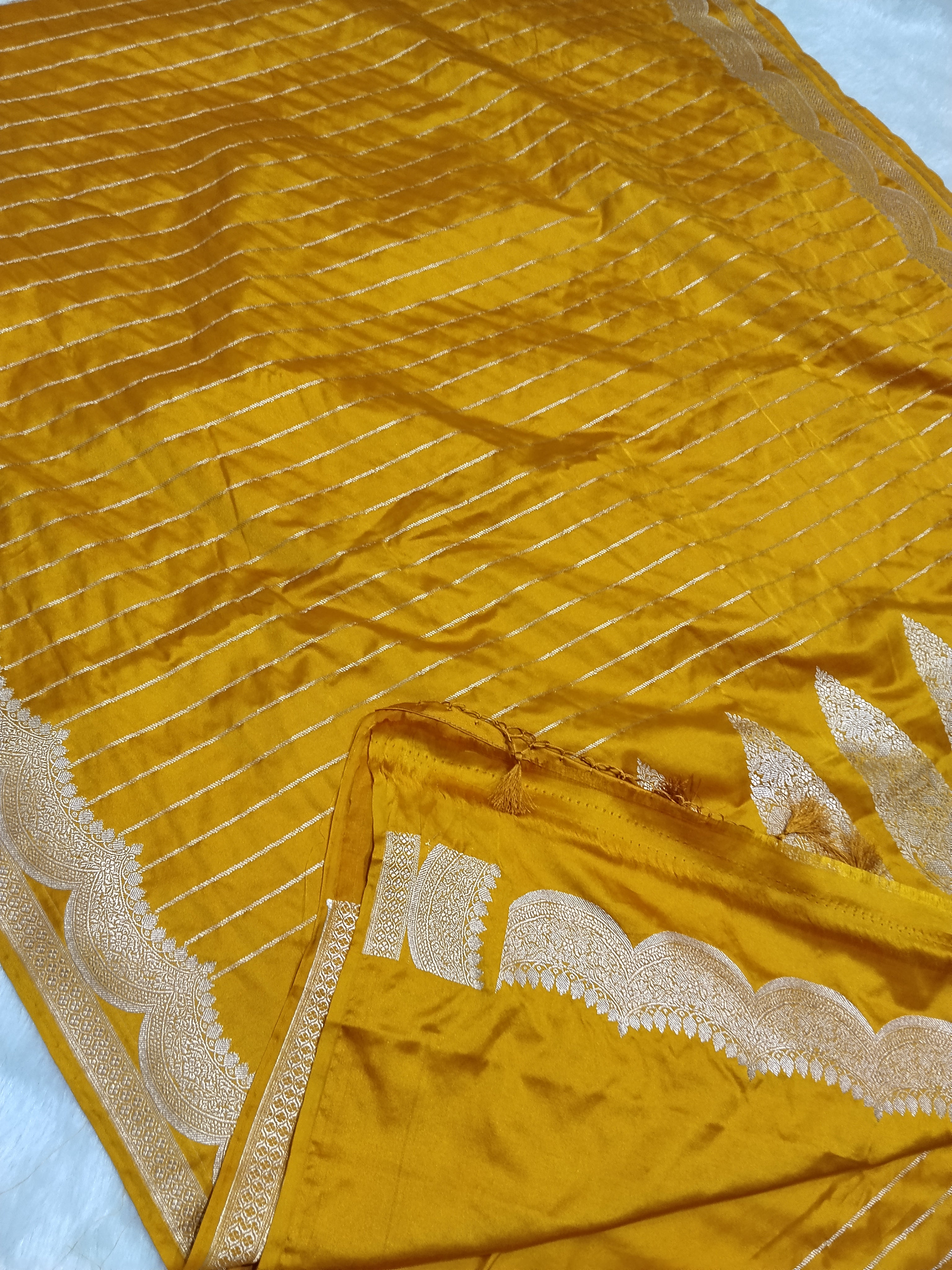 Yellow Gold Colour Best Banarasi Mashru Silk Saree With Linings Design