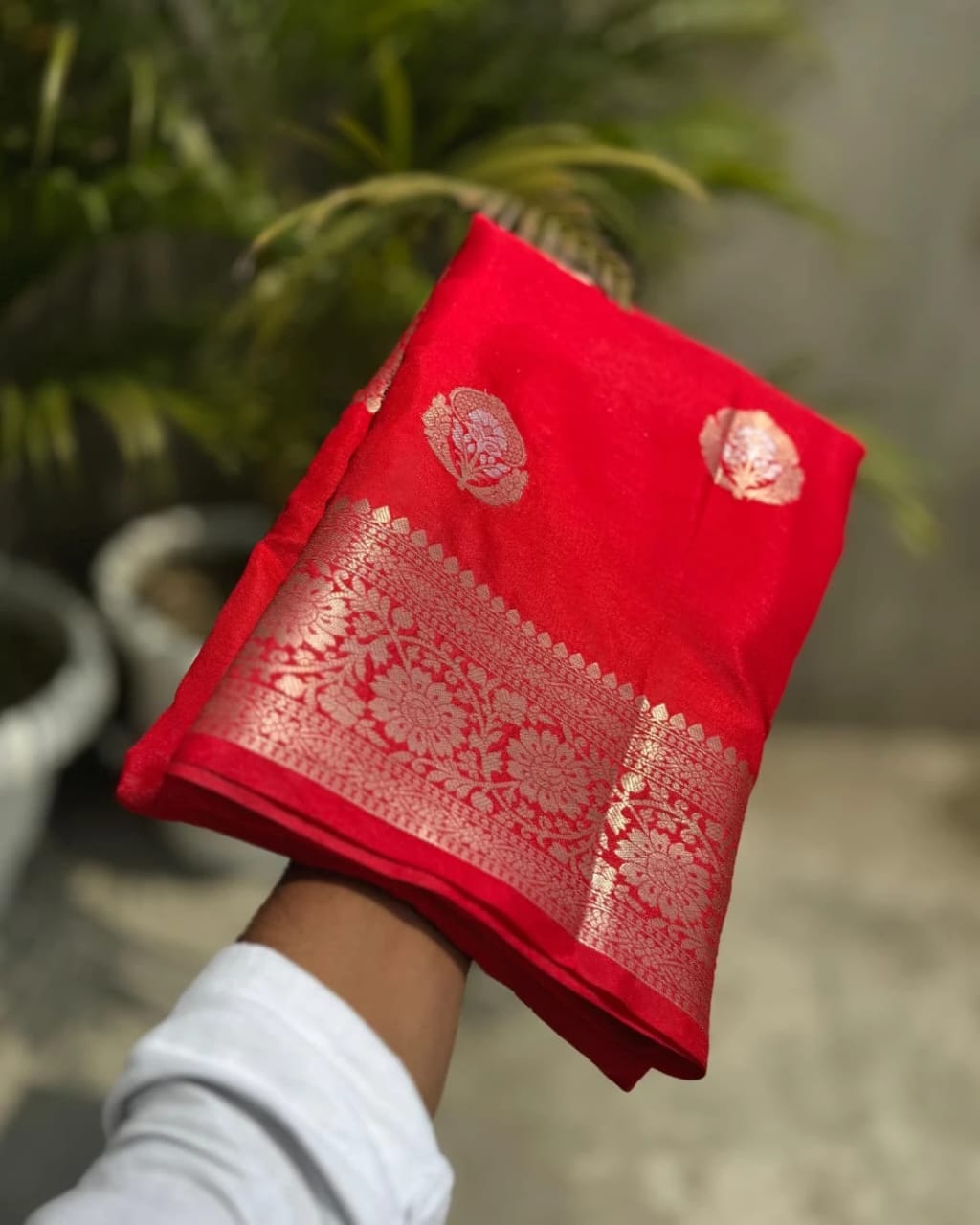 Meenakari Buta Banarasi Warm Silk Saree