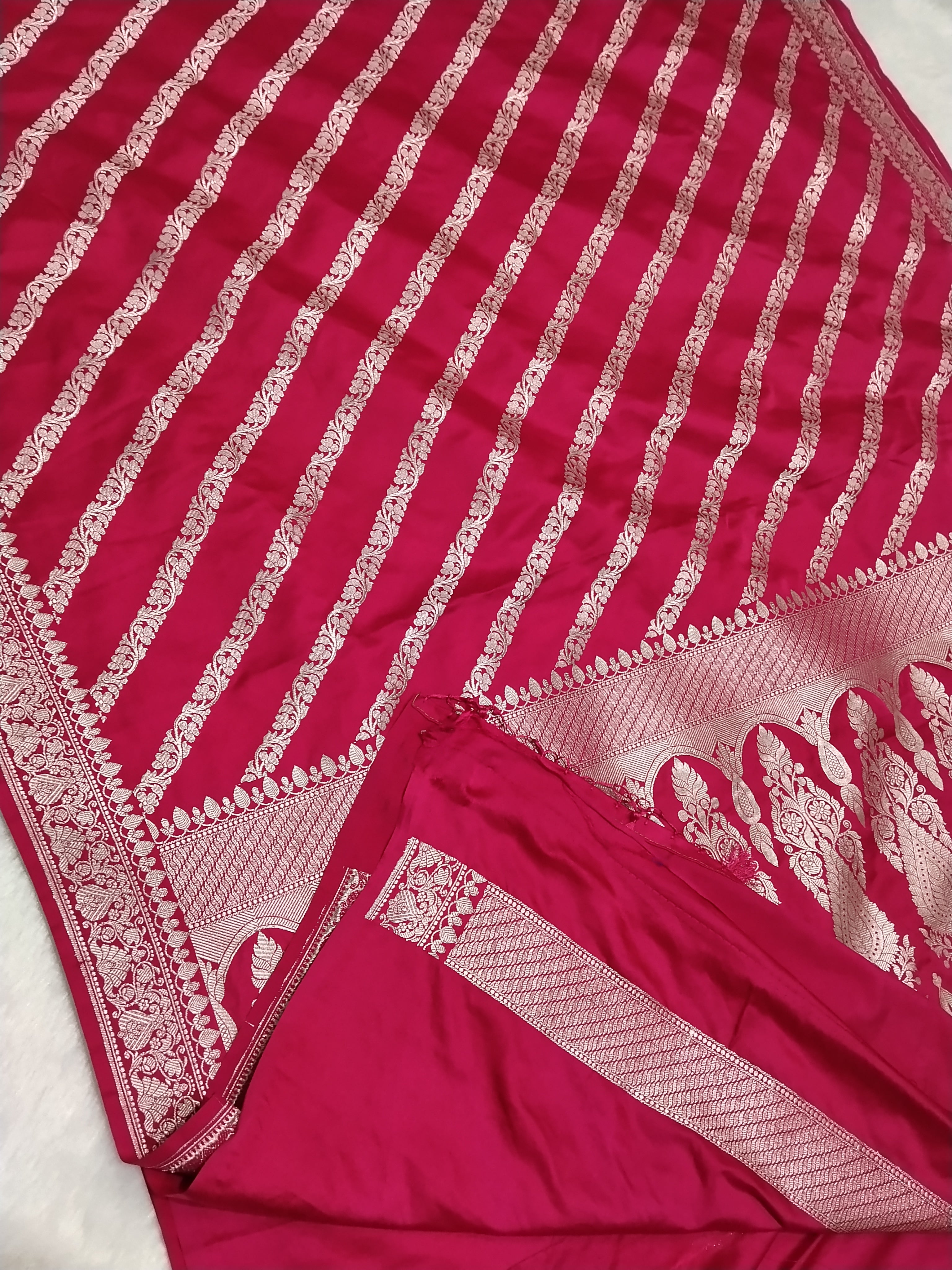 Rose Pink Colour Banarasi Mashru Silk Saree With Lahariya Design