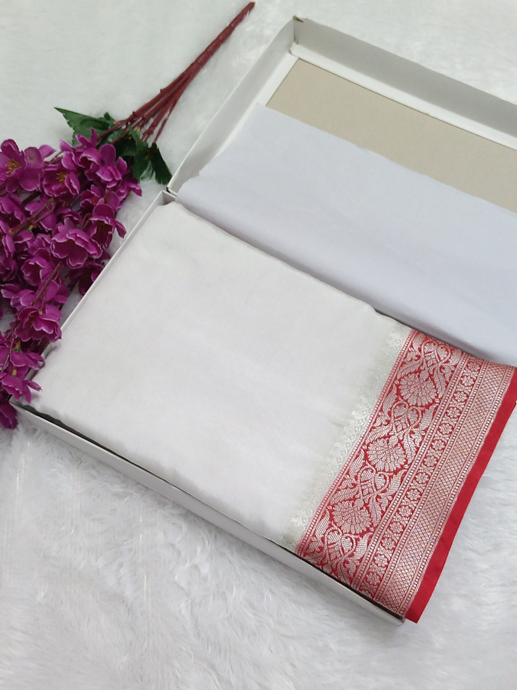 Silver Zari Border Pallu Plain Silk Saree