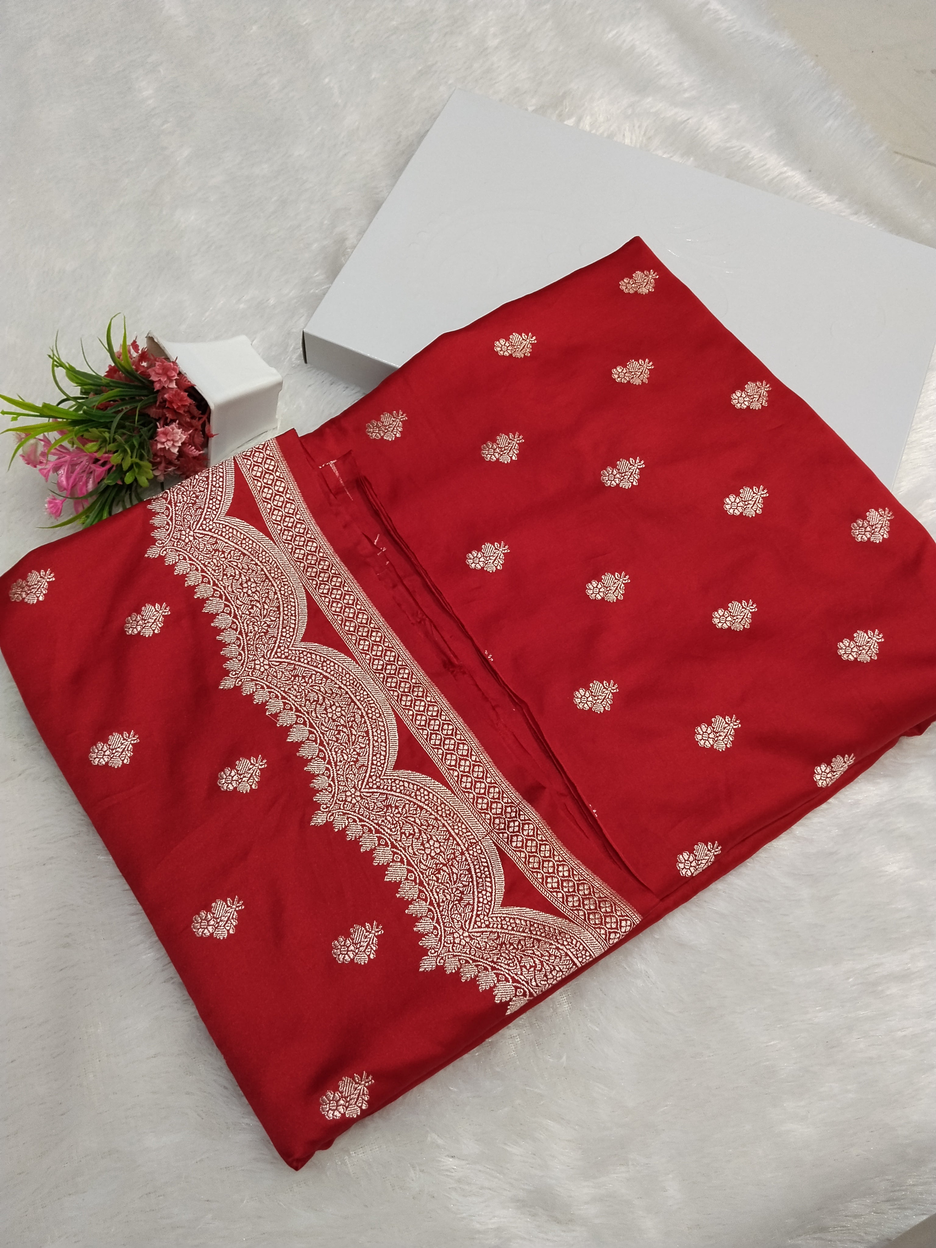 Red Colour Wedding Banarasi Mashru Katan Silk Saree Buti Work