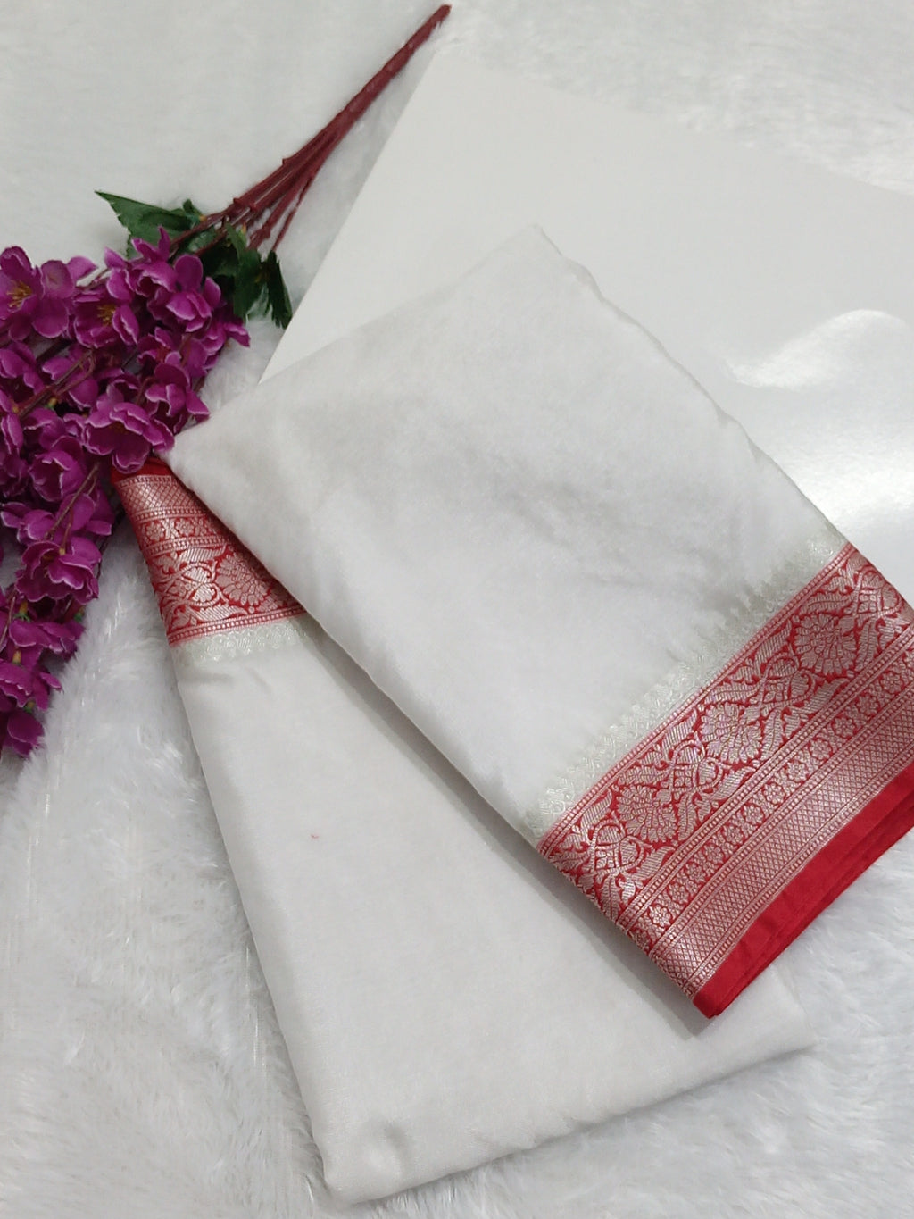 Silver Zari Border Pallu Plain Silk Saree