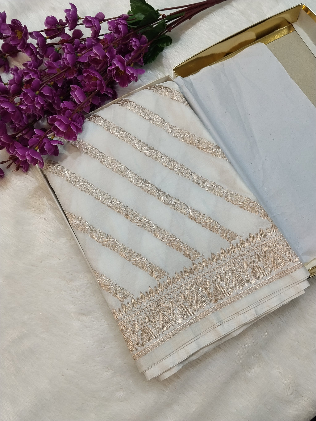 White Colour Banarasi Mashru Silk Saree With Lahariya Design