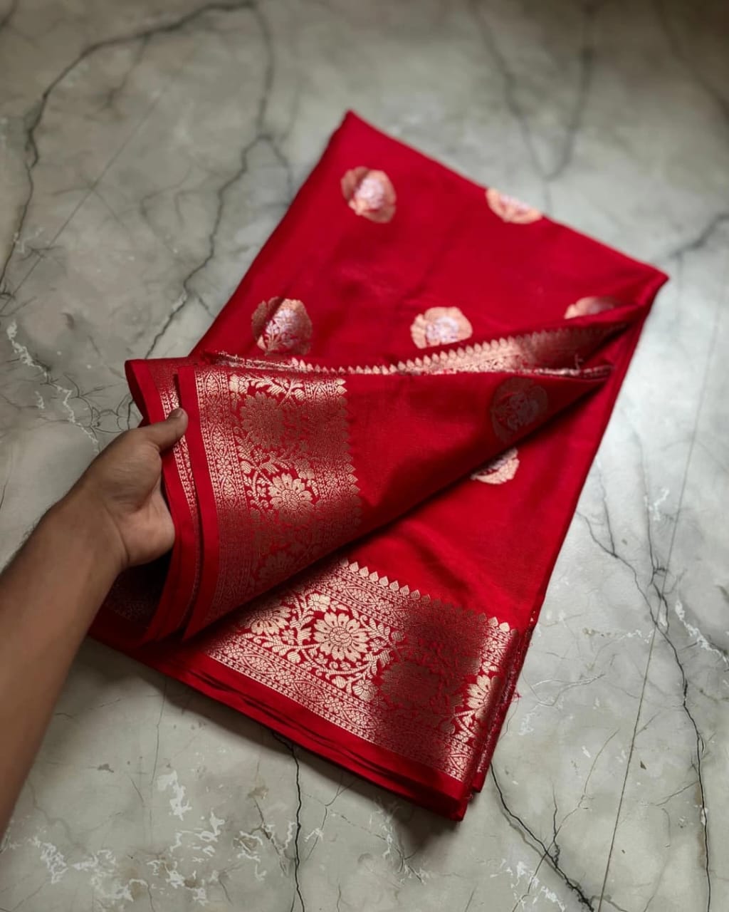 Meenakari Buta Banarasi Warm Silk Saree