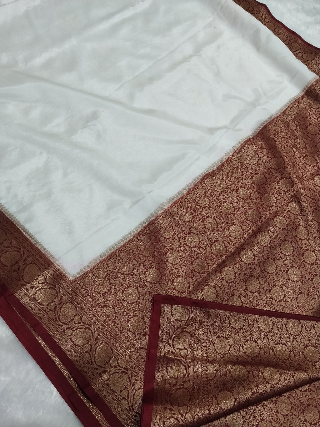 Red And White Colour Banarasi Warm Silk Saree Pooja Special