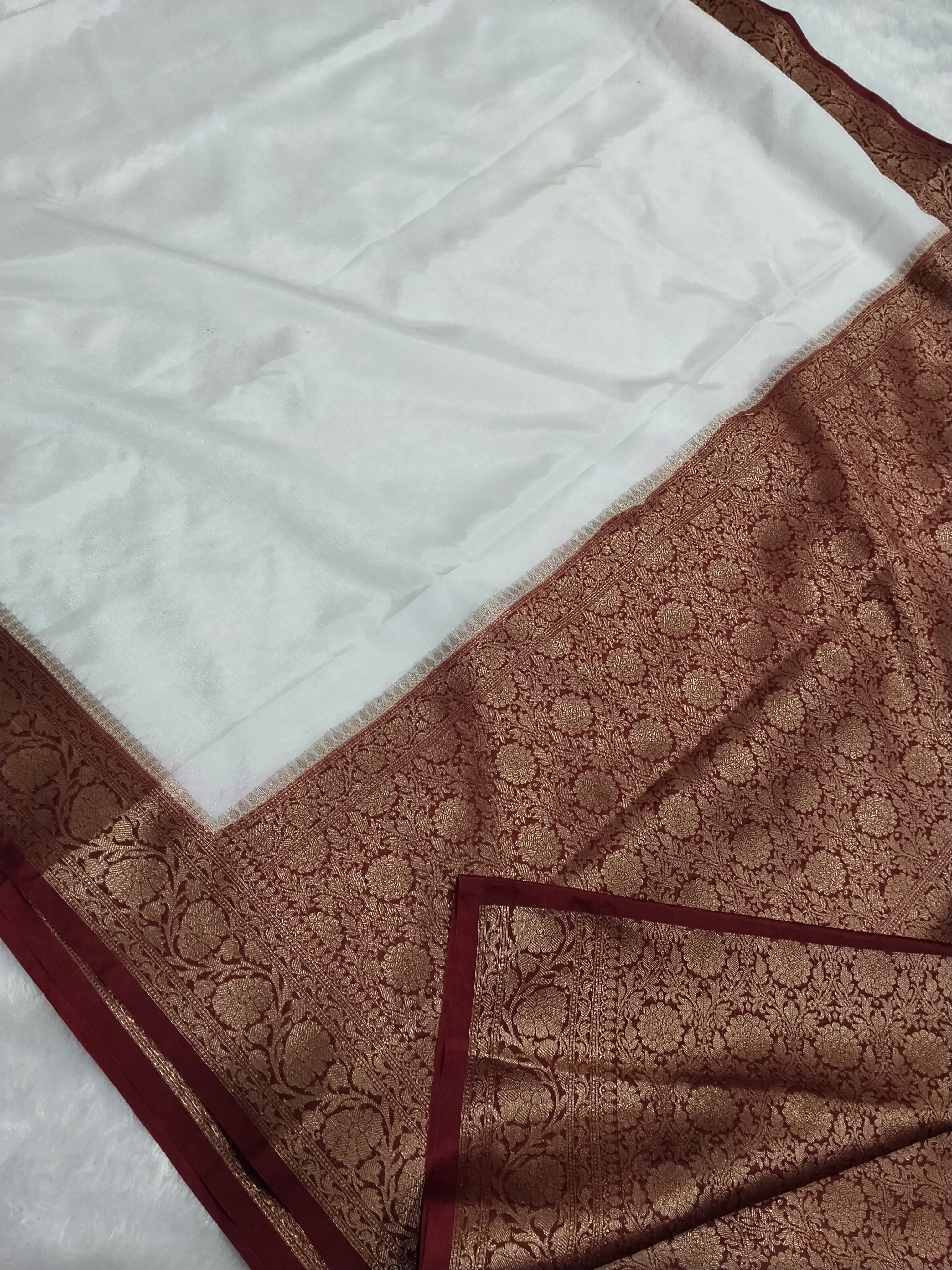 Red And White Colour Banarasi Warm Silk Saree Pooja Special