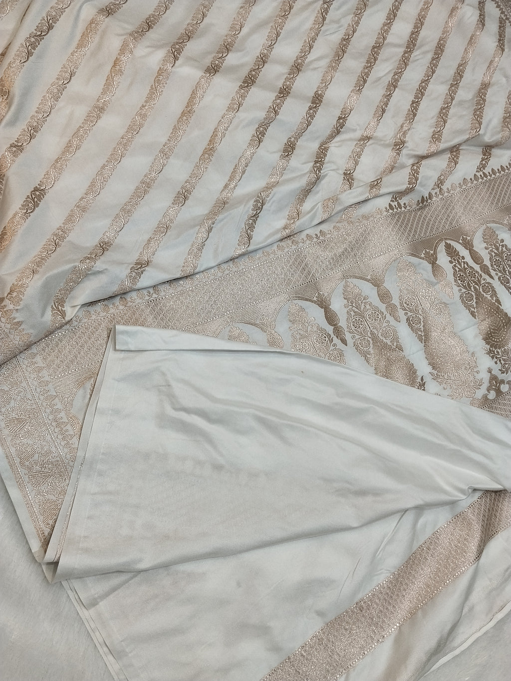 White Colour Banarasi Mashru Silk Saree With Lahariya Design