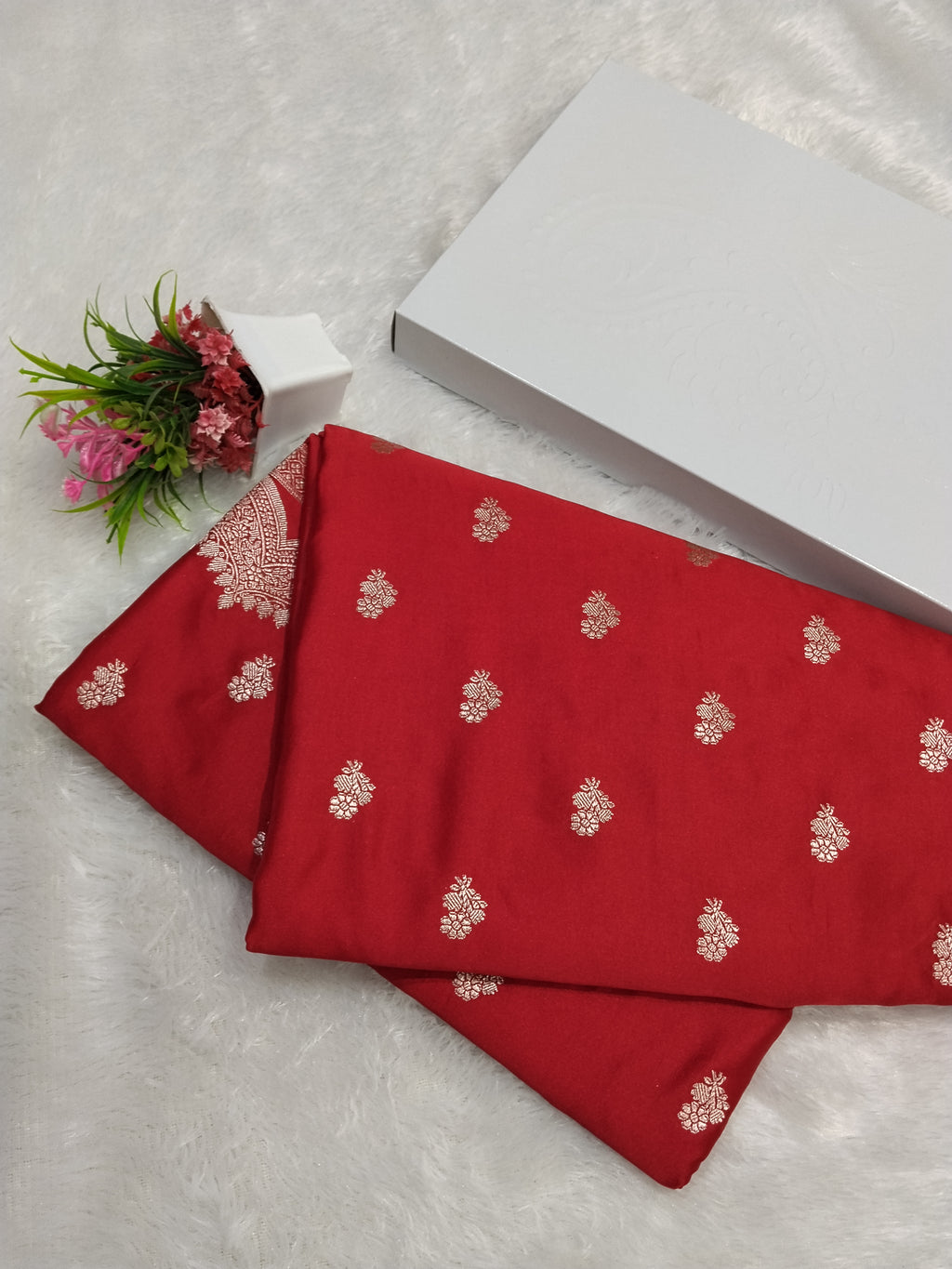 Red Colour Wedding Banarasi Mashru Katan Silk Saree Buti Work