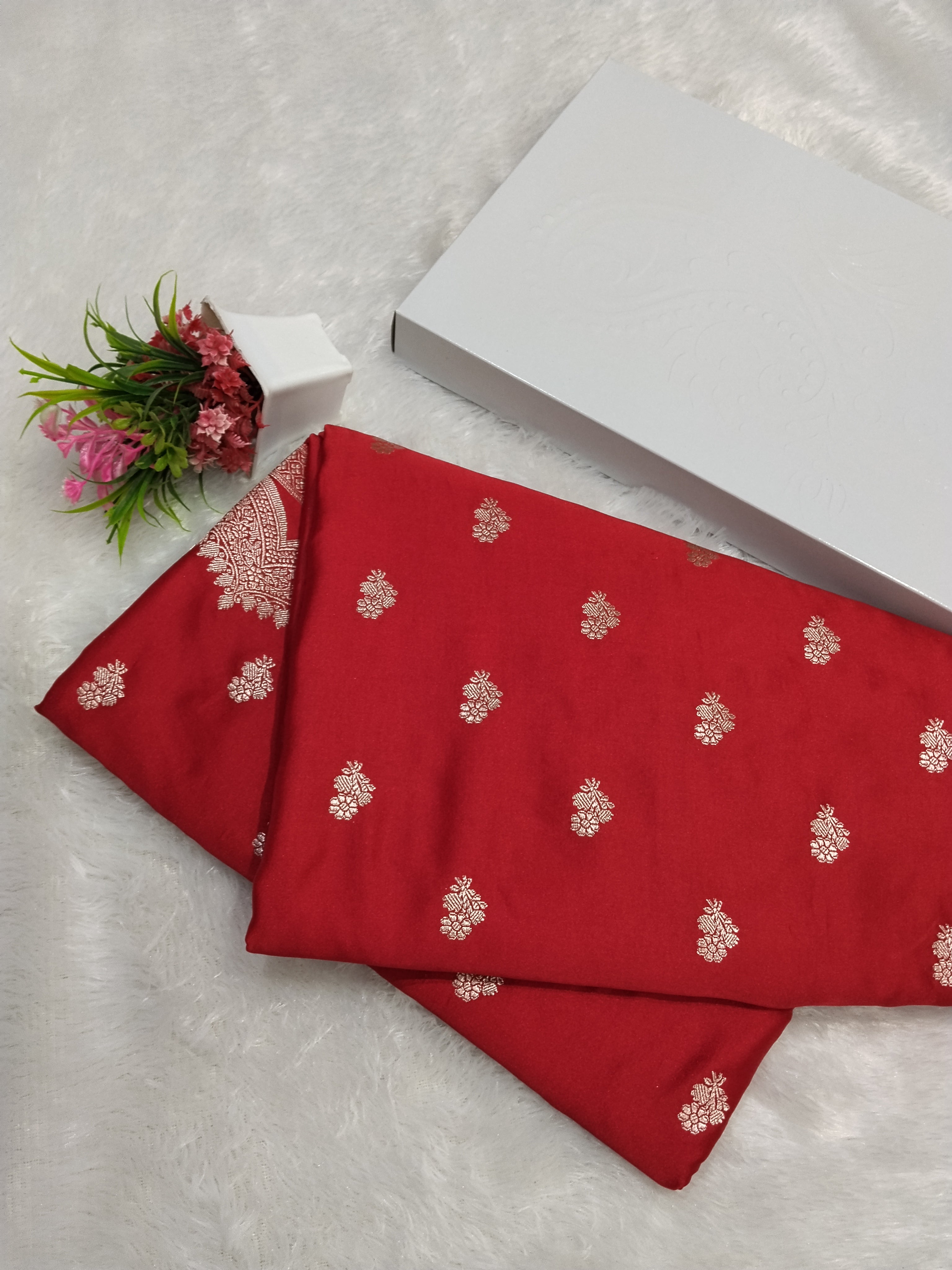 Red Colour Wedding Banarasi Mashru Katan Silk Saree Buti Work