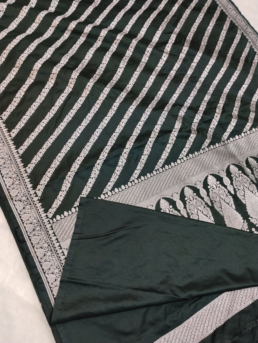 Dark Rama Green Colour Banarasi Mashru Silk Saree With Lahariya Design