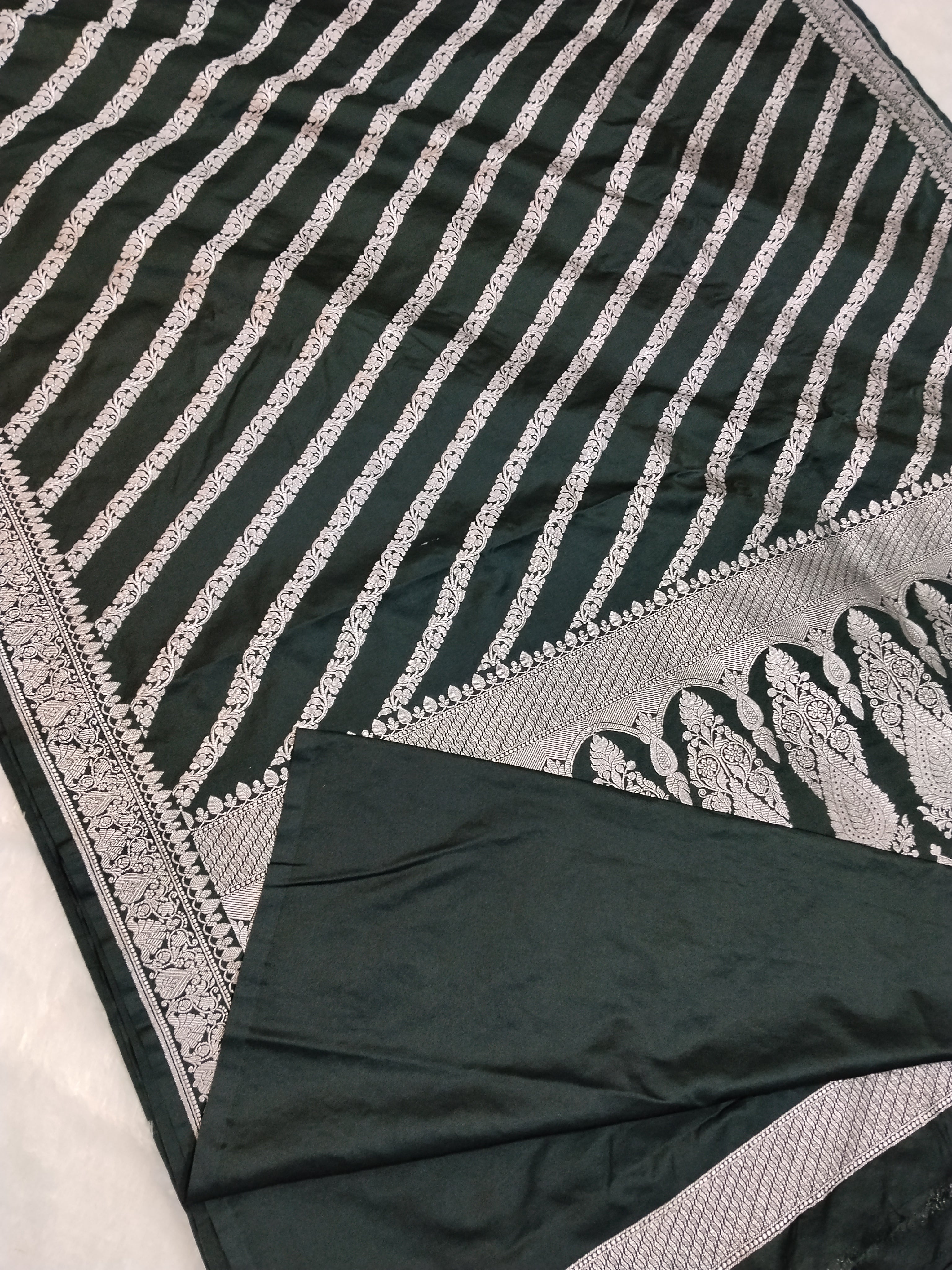 Dark Rama Green Colour Banarasi Mashru Silk Saree With Lahariya Design