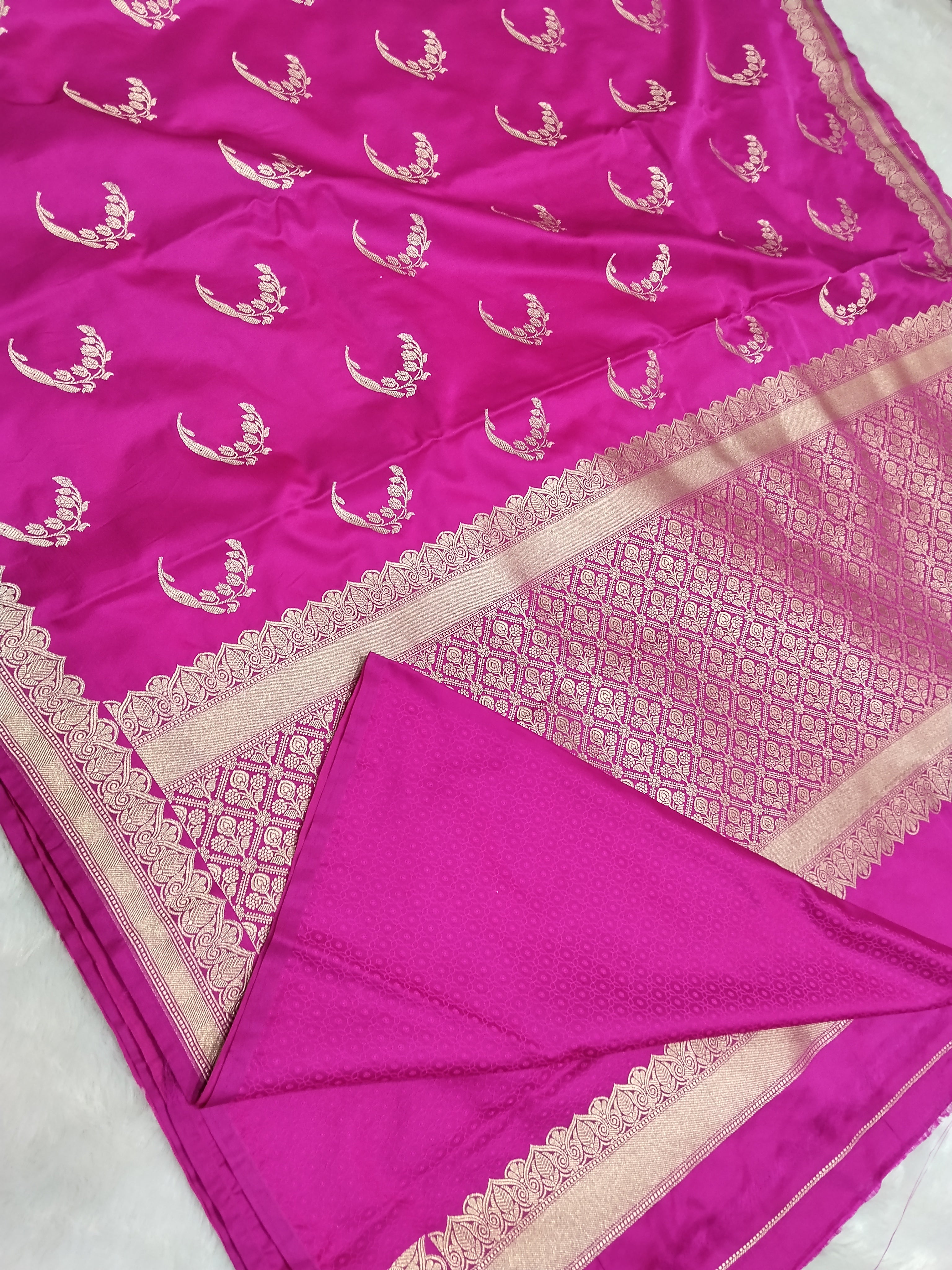 Pink Colour Banarasi Mashru Silk Saree With Buti Design