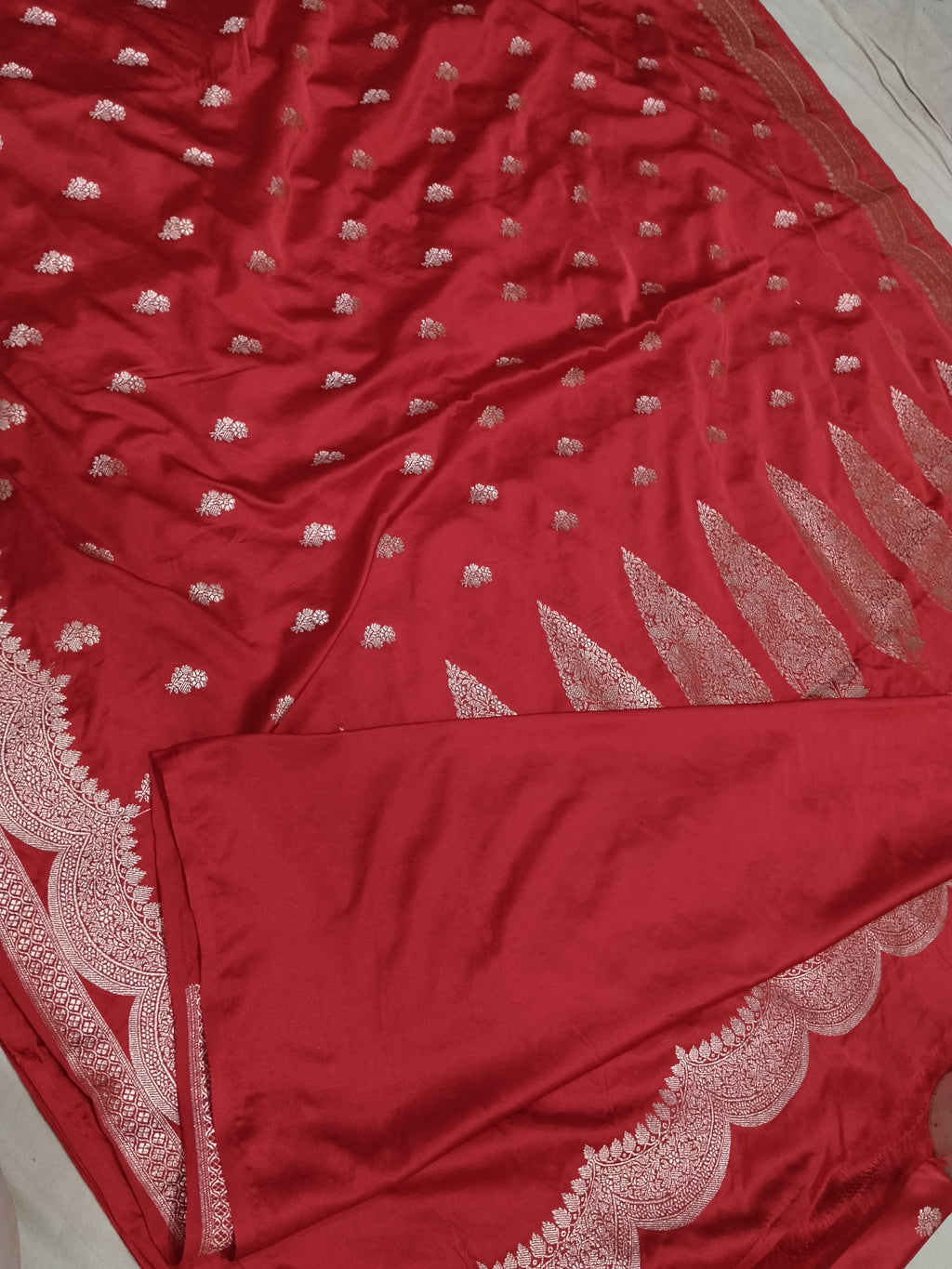 Red Colour Wedding Banarasi Mashru Katan Silk Saree Buti Work